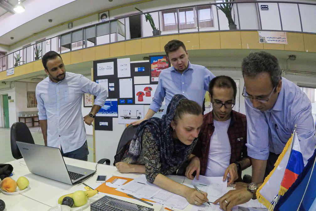 آریا درفش رزم داورمسابقات مهارت گرافیک بین دوکشور ایران و روسیه شد 2