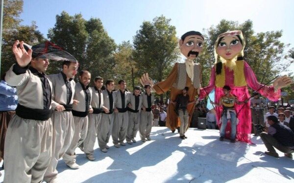 جشنواره تئاتر خیابانی مریوان 11 تا 17 مهر برگزار میشود 1 جشنواره تئاتر خیابانی مریوان 11 تا 17 مهر برگزار میشود