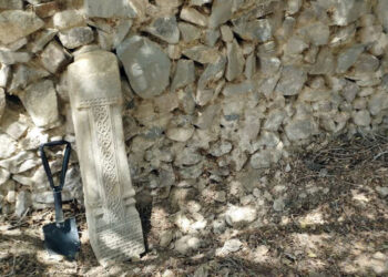 کشف یک قطعه‌سنگ نگاره تاریخی در شهرستان نائین