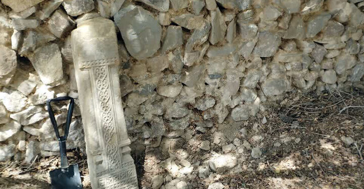 کشف یک قطعهسنگ نگاره تاریخی در شهرستان نائین 1 کشف یک قطعهسنگ نگاره تاریخی در شهرستان نائین