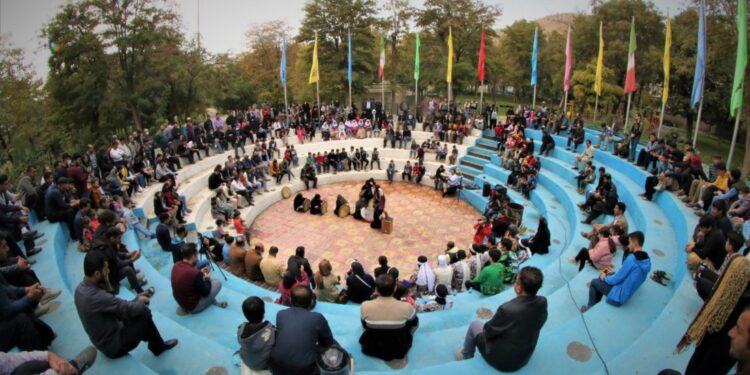 آثار منتخب جشنواره تئاتر خیابانی مریوان اعلام شد