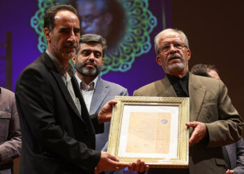 اعطای نشان درجه یک هنری به سید جلال‌الدین محمدیان