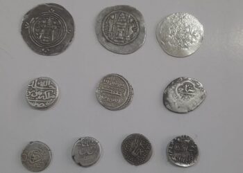سکه‌های نقره متعلق به دوره‌های مختلف تاریخی در نهاوند کشف و ضبط شد