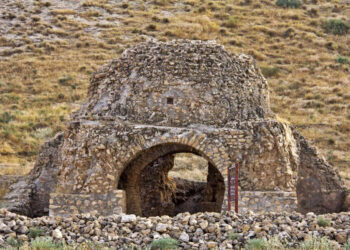 عملیات مرمت و سامان‌دهی آتشکده سیاهگل ایوان ایلام آغاز شد