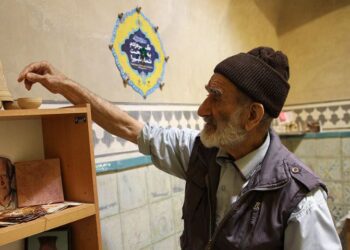 استاد اسماعیل شیران احیاگر سفال زرین‌فام در گذشت