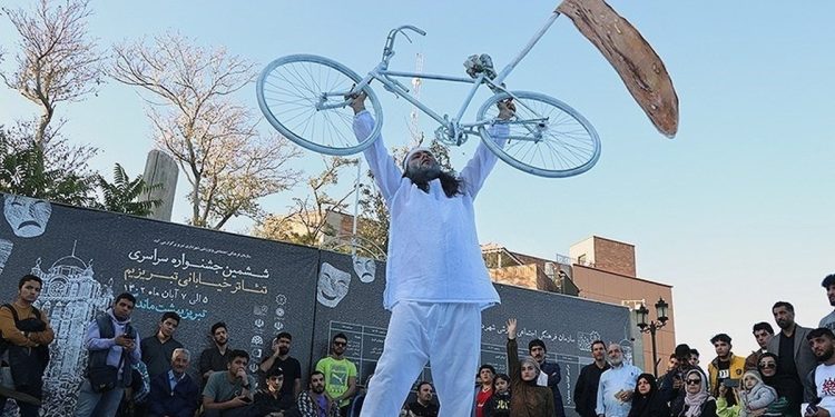 اختتامیه جشنواره سراسری تئاتر خیابانی تبریزیم برگزار شد 1 اختتامیه جشنواره سراسری تئاتر خیابانی تبریزیم برگزار شد