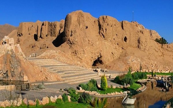 مرمت قلعه دختر کرمان آغاز شد 1 مرمت قلعه دختر کرمان آغاز شد