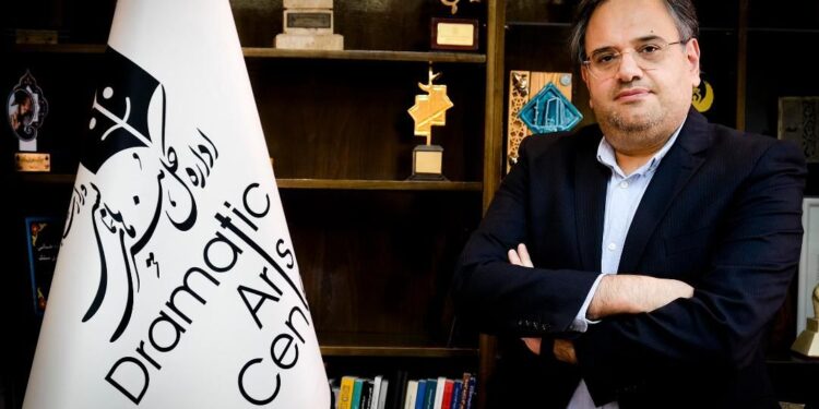 محیط پیرامون تئاترشهر پاکسازی شد