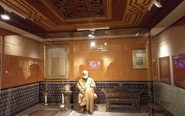 تابلوی ناصرالدین شاه و نسخه خطی مصور کلیات سعدی در موزه ملک 1 تابلوی ناصرالدین شاه و نسخه خطی مصور کلیات سعدی در موزه ملک