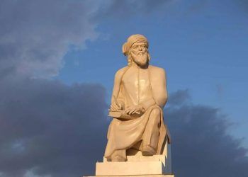 مجسمه مولانا در میدان محمدیه تهران رونمایی شد