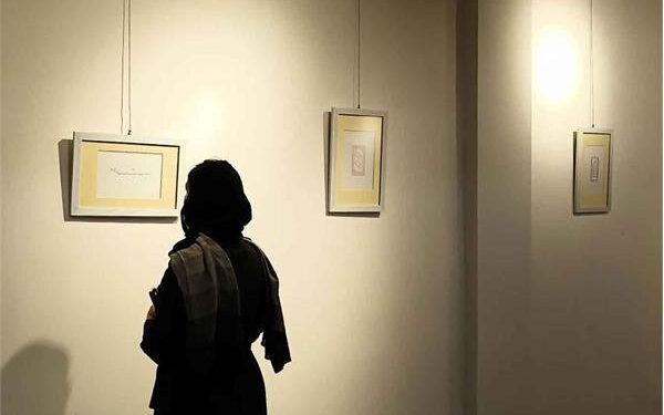 مجموعه آثار خوشنویسی با عنوان «زیبا بنویسیم» در گالری رسول مهر 1 مجموعه آثار خوشنویسی با عنوان «زیبا بنویسیم» در گالری رسول مهر