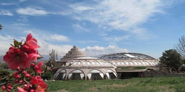 مرمت کاخ مروارید تنها با واگذاری به بخش خصوصی ممکن است