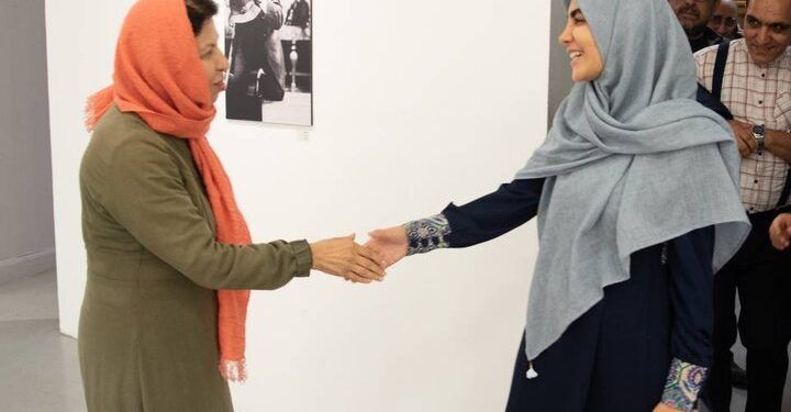 نادره رضایی از نمایشگاه‌های خانه هنرمندان بازدید کرد