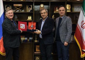 نشست مدیران اداره‌کل هنرهای نمایشی با گروه‌های تئاتر روسیه و فرانسه