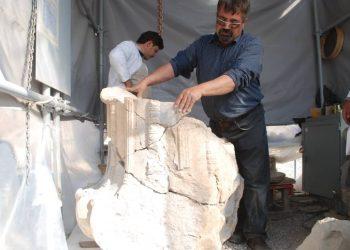 آغاز عملیات مرمت گل‌ستون هخامنشی