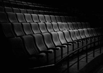 تئاترها یک شب به صحنه نمی‌روند