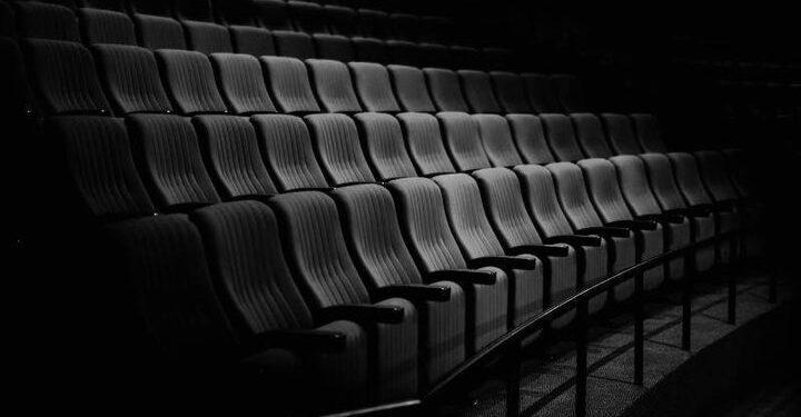 تئاترها یک شب به صحنه نمی‌روند