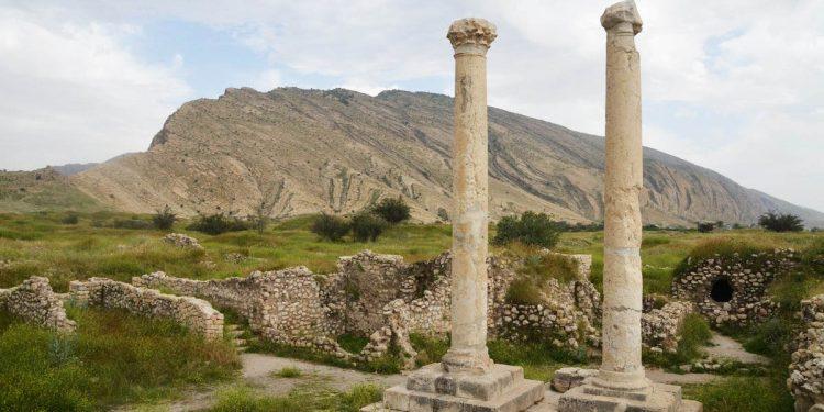 کاخ والرین بیشاپور کاوش می‌شود