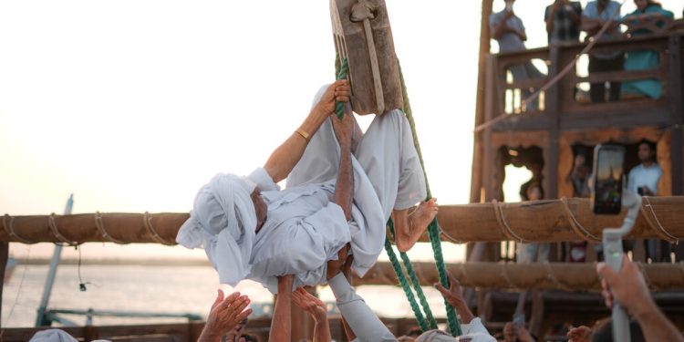 آیین به آب اندازی لنج «آرورا» نماد احیای میراث دریایی ایران 1 آیین به آب اندازی لنج «آرورا» نماد احیای میراث دریایی ایران