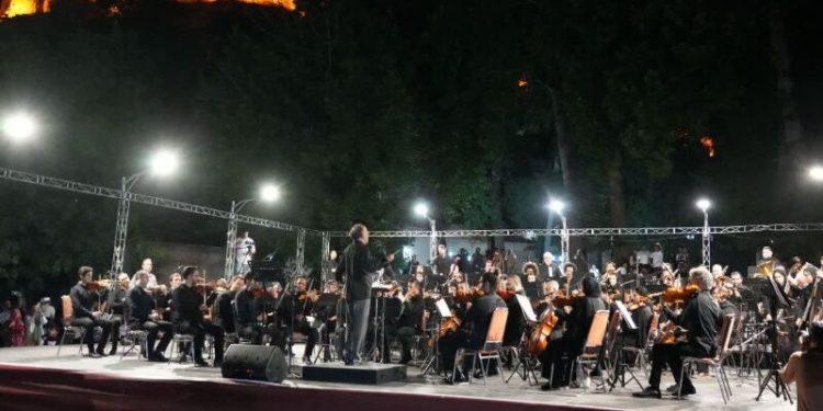 ارکستر سمفونیک تهران در فلک‌الافلاک