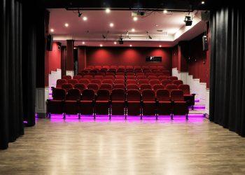 انتشار فراخوان اجرای نمایشنامه‌ خوانی در صحنه آبی