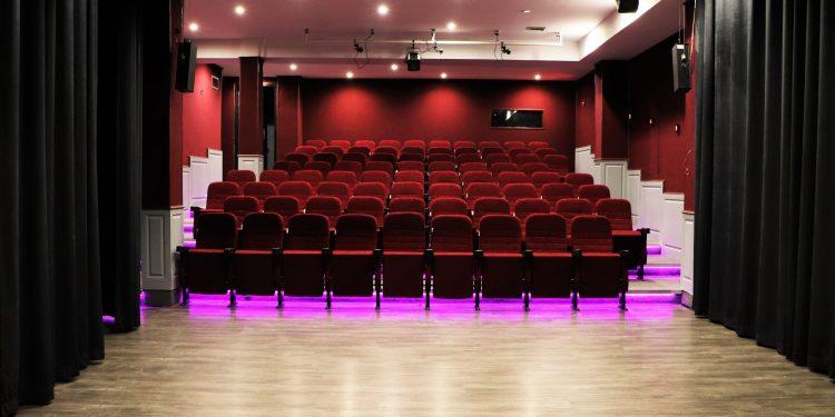 انتشار فراخوان اجرای نمایشنامه‌ خوانی در صحنه آبی