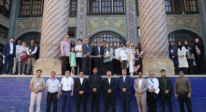 عکس بازدید سفرای آسیایی از رویداد بین‌المللی روز جهانی چوب و و تکیه معاون‌الملک کرمانشاه