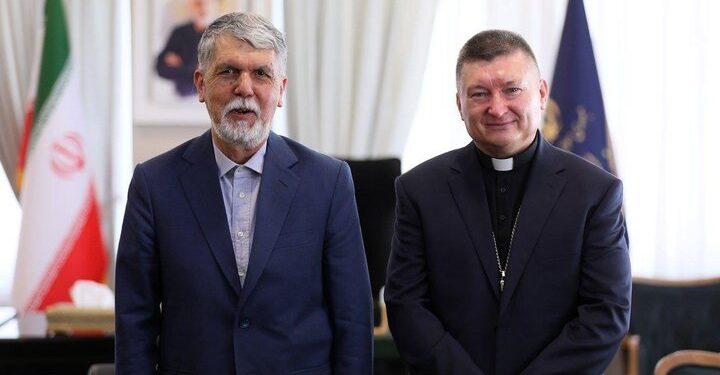 دیدار سفیر واتیکان با وزیر فرهنگ و ارشاد اسلامی