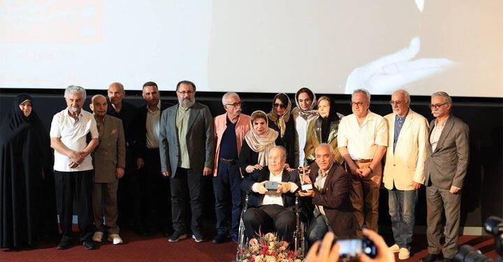 مراسم بزرگداشت بیژن محتشم / اهدای نشان سپاس 1 عکس مراسم بزرگداشت بیژن محتشم