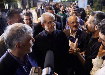 امیدواری وزیر فرهنگ برای حل معیشت خبرنگاران با کمک رئیس جمهور