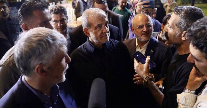 امیدواری وزیر فرهنگ برای حل معیشت خبرنگاران با کمک رئیس جمهور