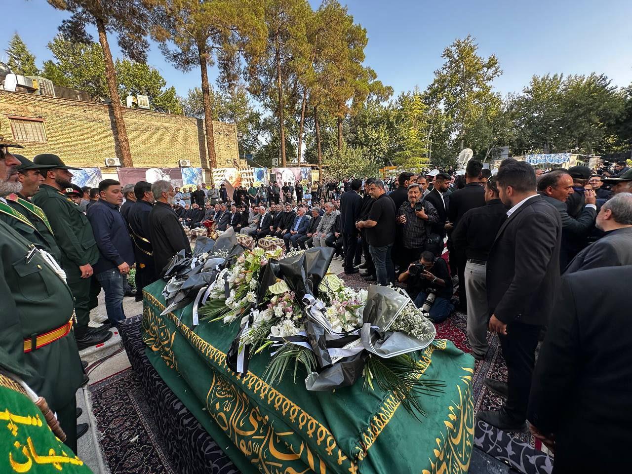 مراسم تشییع پیکر استاد فرشچیان برگزار شد 3 مراسم تشییع پیکر استاد فرشچیان برگزار شد