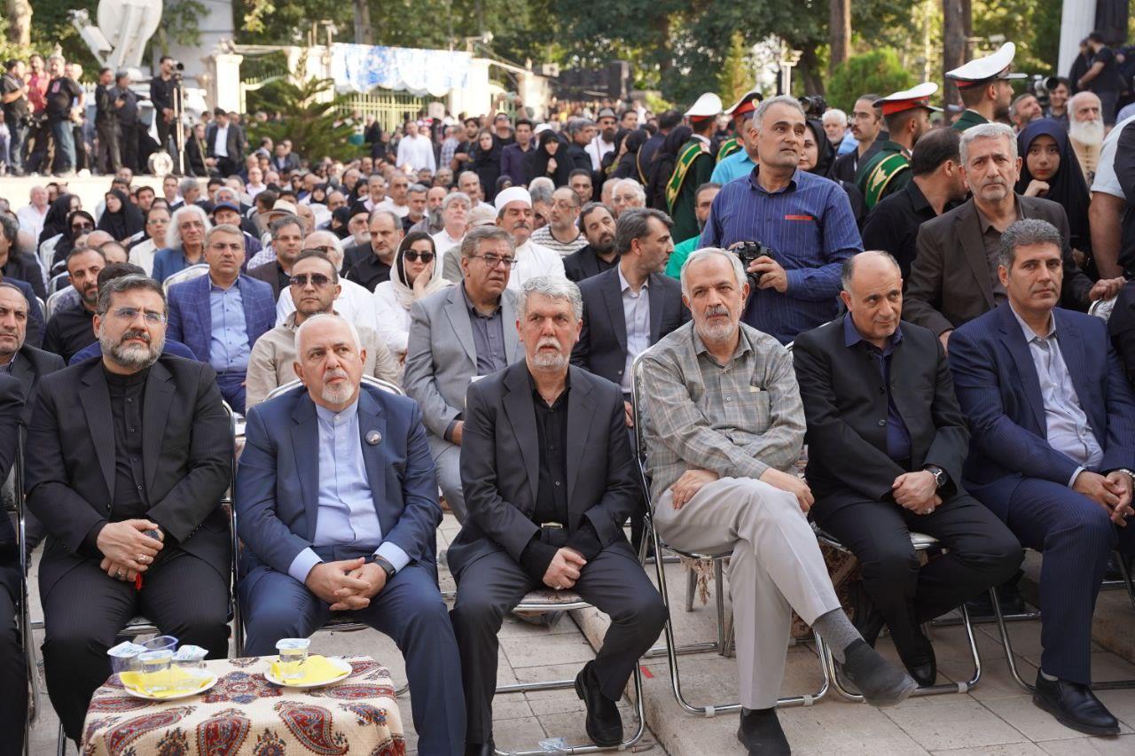 مراسم تشییع پیکر استاد فرشچیان برگزار شد 2 مراسم تشییع پیکر استاد فرشچیان برگزار شد