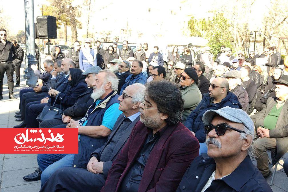 مراسم تشییع پیکر عنایت بخشی